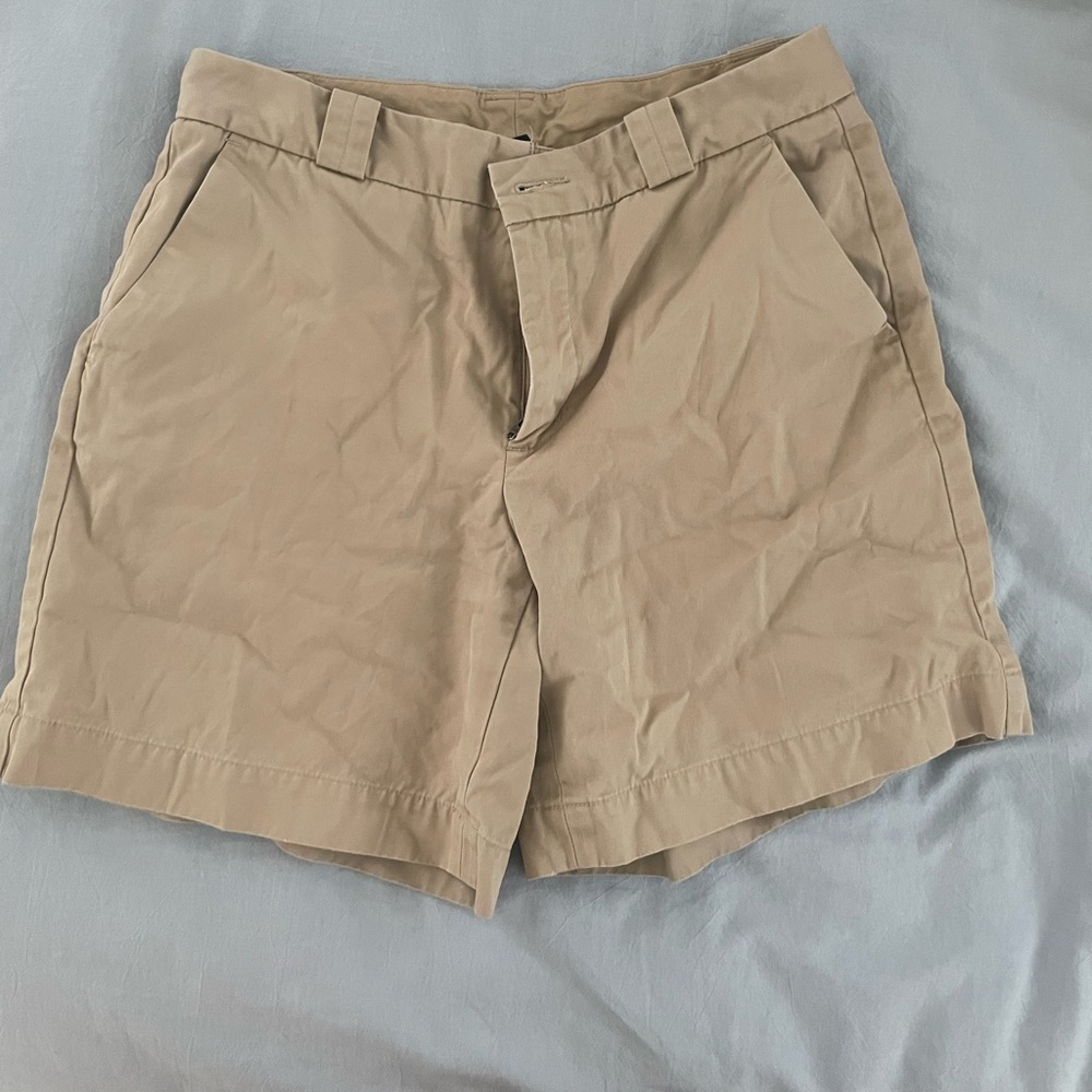 GAP| Khaki shorts

cute and trendy- great for a preppy or casual look